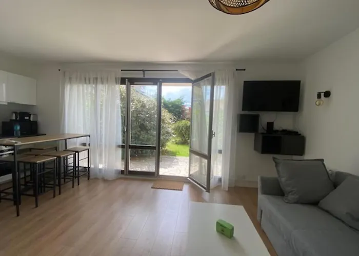 Beautiful Flat For 4 Very Closed To The Beach