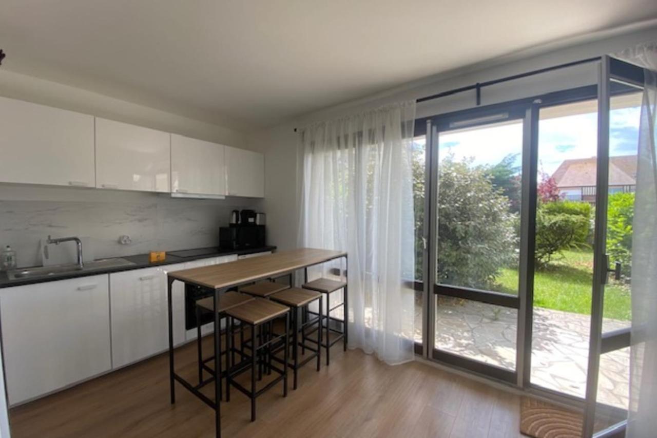 Beautiful Flat For 4 Very Closed To The Apartment Cabourg